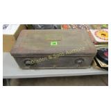 ANTIQUE ATWATER KENT RADIO