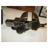 ANTIQUE CLEVELAND TABLE VISE