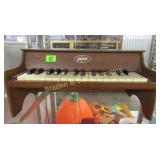 VINTAGE MADE IN USA JAYMAR CHILDENS PIANO