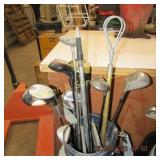 SET OF VINTAGE GOLF CLUBS WITH BAG