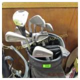 SET OF VINTAGE GOLF CLUBS WITH BAG