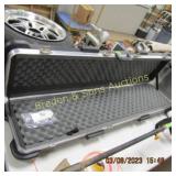 HEAVY DUTY LOCKING GUN CASE WITH KEYS