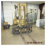 USED 1982 TCM 8,000 LB FORKLIFT. RUNS ON PROPANE,