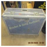 PORTABLE 28" X 38" MUSICINAS CASE.