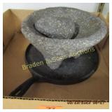 VINTAGE CAST IRON GRIDDLE & METATE