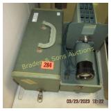 VINTAGE KINGS ARGUS 300 PROJECTOR WITH CARRYING