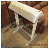 SADDLE STAND