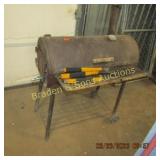 USED BBQ GRILL WITH ACESSORIES