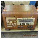 VINTAGE PHILCO AM RADIO