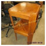 GROUP OF 2 CONTEMPORARY END TABLES
