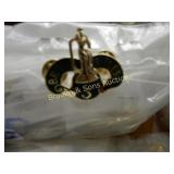 GROUP OF 400 MILITARY CREST PINS