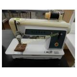 SINGER SEWING MACHINE