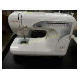 SINGER SEWING MACHINE