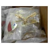 GROUP OF 400 MILITARY PINS