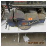 USED HEAVY DUTY TABLE TOP VISE
