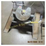 USED B&W 5TH WHEEL HITCH