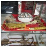 TRAY OF ASSTD NATIVE AMERICAN COLLECTIBLES