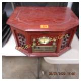 USED AM/FM/CD TABLE TOP RADIO