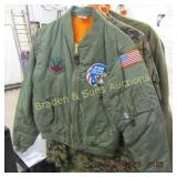 VINTAGE MILITARY STYLE JACKET. SIZE LARGE