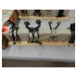GROUP OF 4 CONTEMPORARY WESTERN SPURS (SPUR STAND