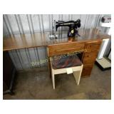 ANTIQUE SINGER SEWING MACHINE