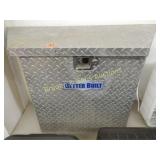 DIAMOND PLATED TOOLBOX MISSING HINGES AND KEY