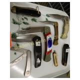 TRAY OF ASSTD FOLDING POCKET KNIVES