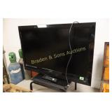USED 35" VIZIO FLATSCREEN TV WITH REMOTE IN