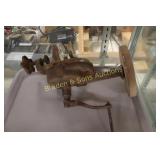 ANTIQUE TABLE TOP HAND POWERED TOOL SHARPENER