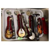 TRAY OF ASSORTED COLLECTIBLES