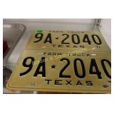 GROUP OF 2 TEXAS 1971 FARM TRUCK LICENSE PLATES