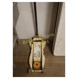USED DAYTONE HEAVY DUTY FLOOR JACK IN WORKING