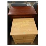 GROUP OF 2 CONTEMPORARY NIGHTSTANDS