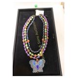 LADIES JADE AND MAGNESITE NECKLACE.