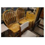 GROUP OF 2 BARSTOOLS AND 1 CHAIR.