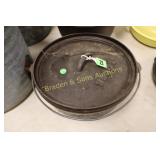 VINTAGE #12-3 LEG LODGE CAST IRON DUTCH OVEN.