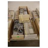 GROUP OF VINTAGE BASKETBALL CARDS.