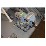 USED CENTAL FORGE 5" VICE WITH RECEIVER HITCH