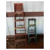 GROUP OF 2 LADDERS