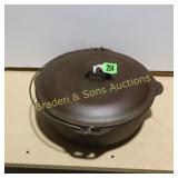 VINTAGE MADE IN USA #12 CAST IRON DUTCH OVEN
