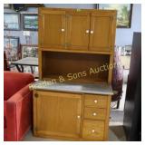 ANTIQUE HOOSIER CABINET IN EXCELLENT CONDITION