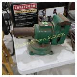 USED BENCH TOP HEAVY DUTY VICE.