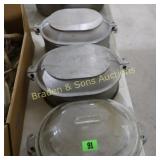 GROUP OF 2 ALUMINUM COOK POTS WITH LIDS.