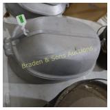 VINTAGE ALUMINUM COOK POT.