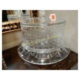 CONTEMPORARY CRYSTAL CAKE STAND