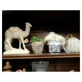 GROUP OF 4 TABLE DECORATIONS