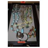TRAY OF ASSTD COSTUME JEWELRY
