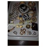 TRAY OF ASSTD COSTUME JEWELRY