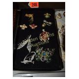 TRAY OF ASSTD BROACHES