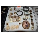 TRAY OF ASSTD COSTUME JEWELRY